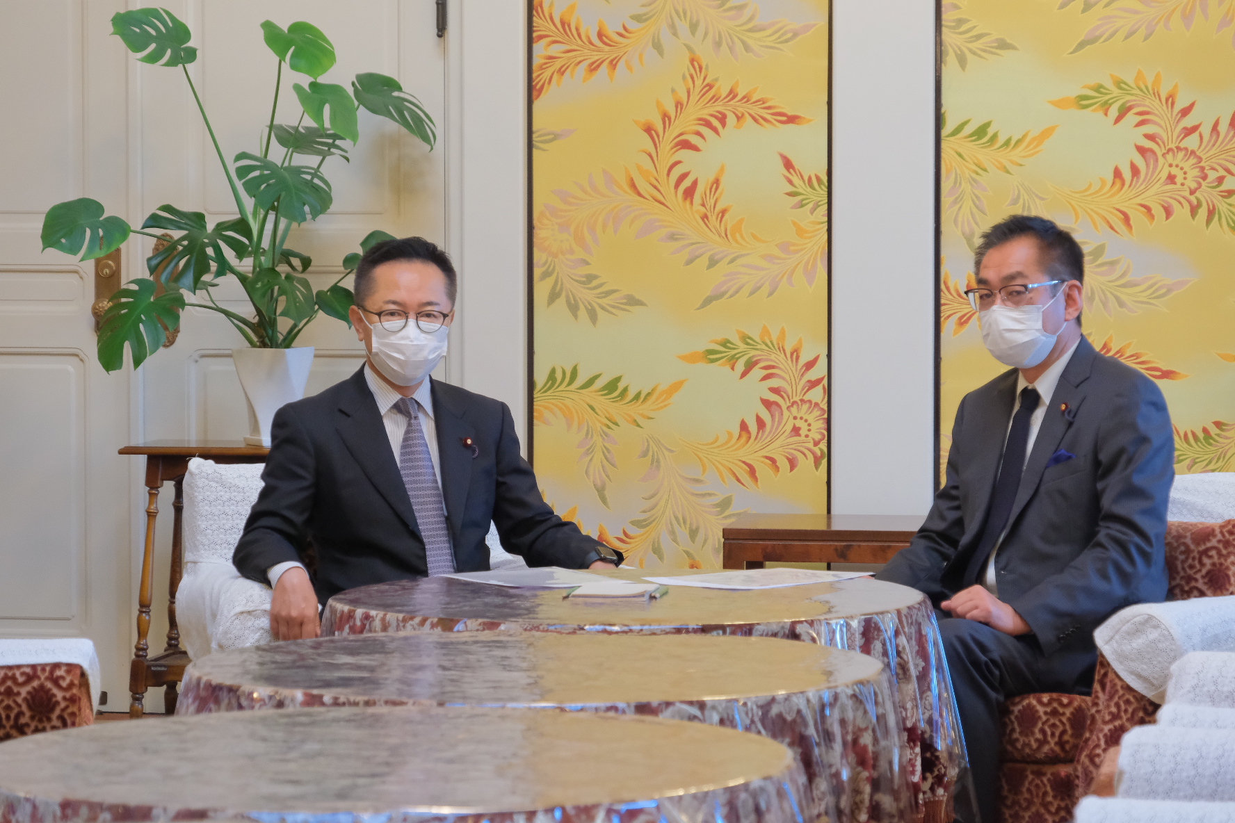 古川国対委員長が日本維新の会の遠藤国対委員長と会談
