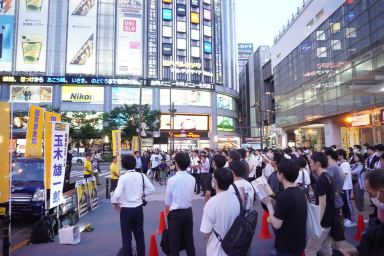 【東京】「所得を上げ、負担を減らし、生活者の暮らしを良くしたい」玉木代表が秋葉原駅前で演説