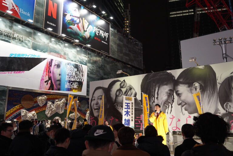 【東京】「選挙で訴えた公約は何が何でも実現する」渋谷駅前で街頭演説会を開催