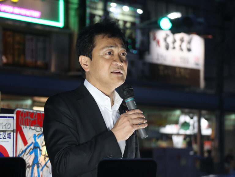 【東京】「生活者、働く者の目線で政策を進める」玉木代表が三軒茶屋駅前で街頭演説