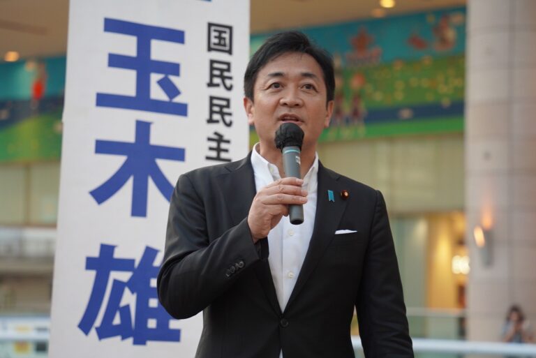 【東京】「非公開かつ非課税の政治資金をなくし、不正の余地をなくすことが必要」玉木代表が北千住駅前で街頭演説