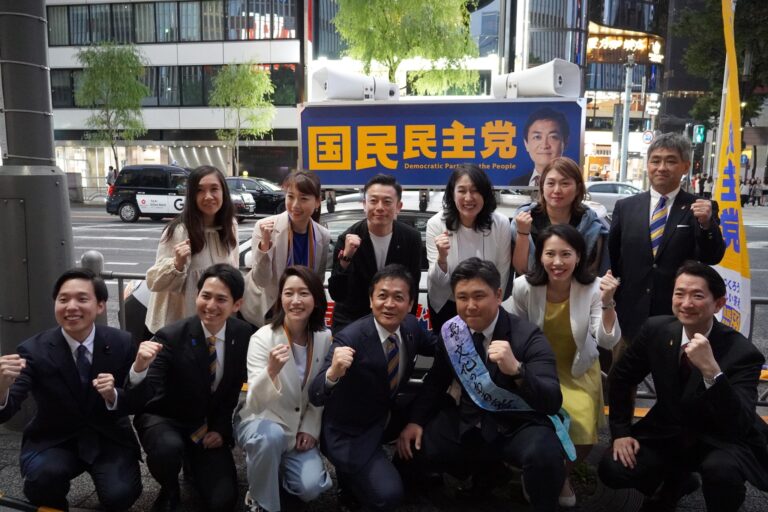 【東京】「頑張りが報われる、頑張りが評価される日本へ」玉木代表が有楽町・数寄屋橋交差点前で奥村総支部長、牛田総支部長らと演説