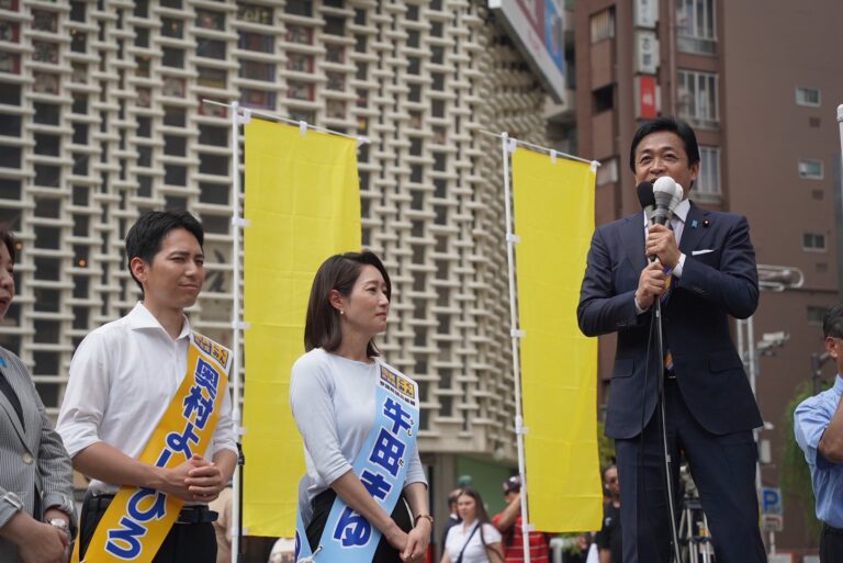 【東京・牛田まゆ・奥村よしひろ】「手取りを増やす夏、日本の政治を変える夏にしていきたい」玉木代表が新橋駅SL広場で第一声