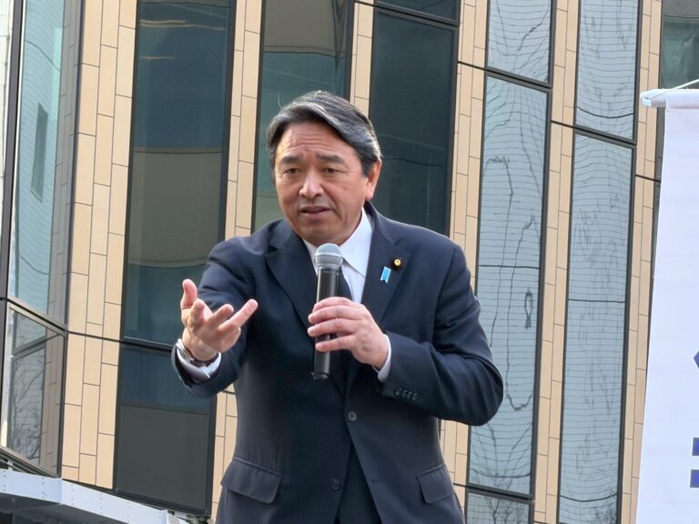 【福岡】「1人1人、一軒一軒が元気にならないと、日本も元気にならない」榛葉幹事長が博多駅前で街頭演説