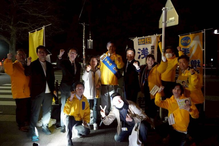 【多摩市議補選】「もっと子ども達に誇れる多摩市に」やまねひろし候補が浅野哲青年局長と街頭演説